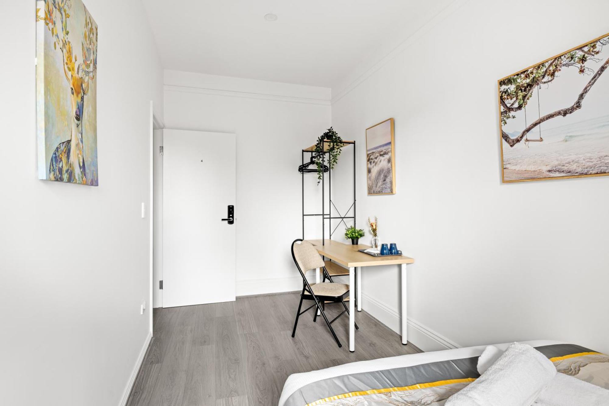 Rustic Double - Centrally Located - Shared Bathroom Guest house Sydney
