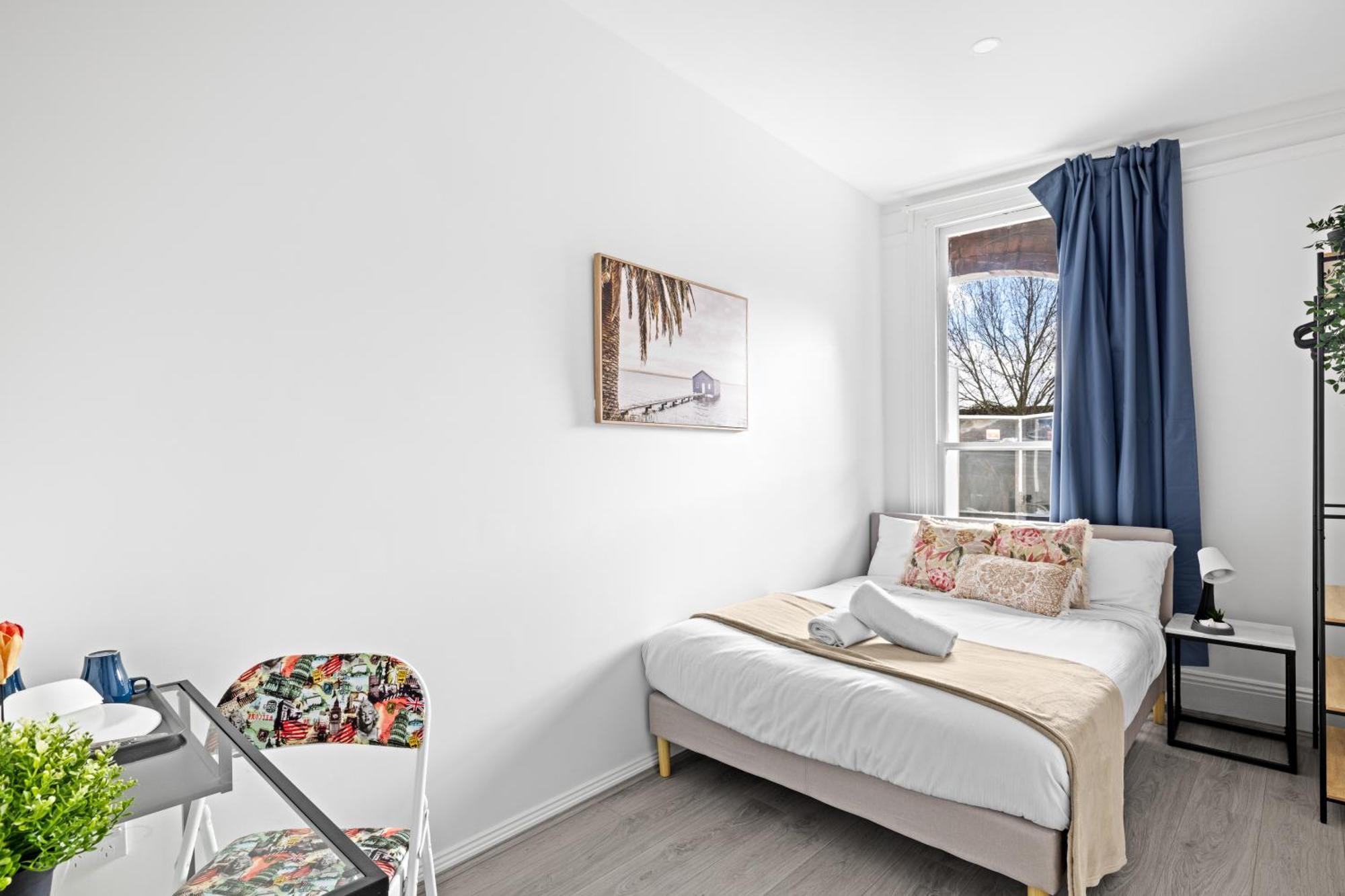 Rustic Double - Centrally Located - Shared Bathroom Guest house *